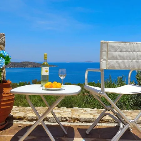 Luxury With Pool Overlooking A Majestic View *