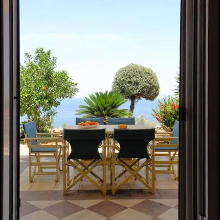Villa Luxury With Pool Overlooking A Majestic View