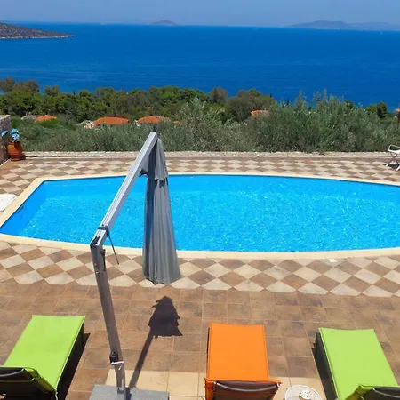 Luxury With Pool Overlooking A Majestic View *