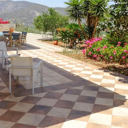 Villa Luxury With Pool Overlooking A Majestic View